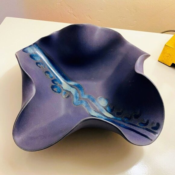 Hilborn Pottery Canada Pinched Periwinkle Art Pottery Decorative Bowl - Picture 1 of 8